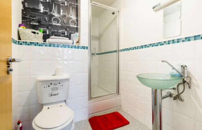 Beautiful City Centre Apartment - Photo 9