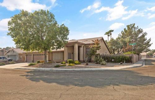 Vegas Retreats Pool, Arcade, Fun, 10min from Airport and the Strip - Foto 33