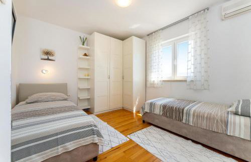 MY DALMATIA - Villa Sucic with private pool and mountain view - Foto 14