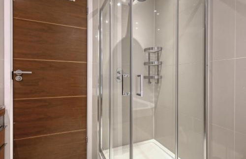 Dove House Wanstead - Stunning 4 Bedroom, 3 Bathroom House with Private Hottub & Gym - Escape London, in Lonon - Foto 36