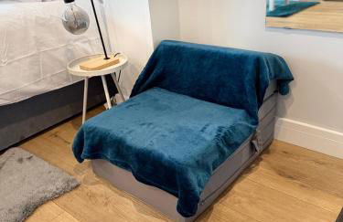 Luxury Super-King Bed Flat in Town Centre - Photo 15