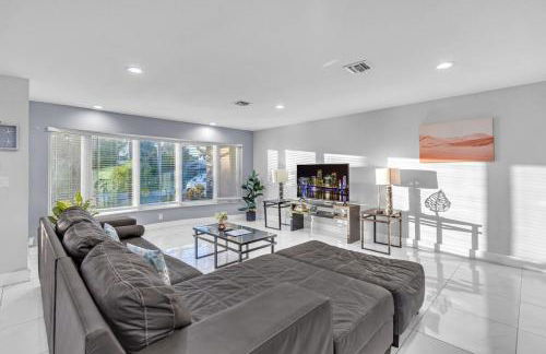 Stunning 4 Bedrooms House with Pool 6 minutes to the Ocean - Foto 45