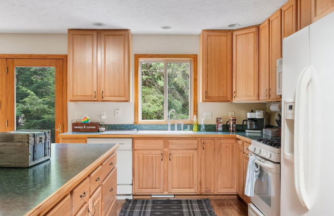 Firefly Lodge! Boardman River! Hot Tub! Woodstove! - Foto 40