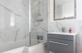 Luxurious 3 bedroom house now with FULL FIBRE INTERNET Shangri la in village of Alfrick with driveway parking for 3 cars in an area of outstanding natural beauty, superb walking,close to Worcester, Malvern showground, theatre, Malvern hills, dogs welcome - Photo 60