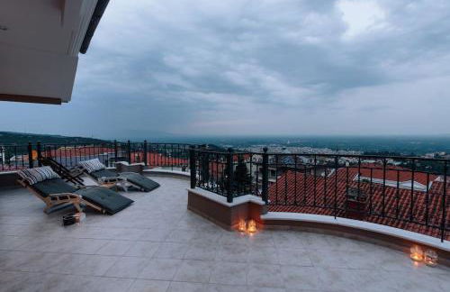 Amazing view with huge balcony - Photo 34