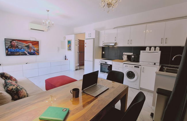 98 LIM - Stay W Apartment - Photo 19