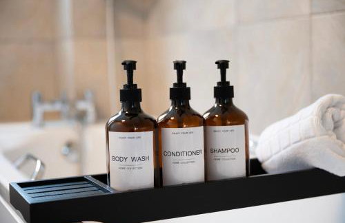 Charming 3BR Cottage Sleeps 8 - 15 Mins to Centre - Foto 40