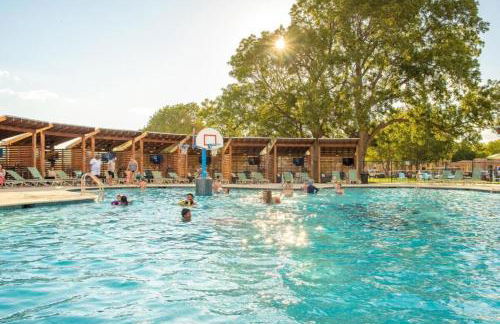 Cute Cabin Rental in Waco, for Wonderful Family Glamping in Texas - Foto 23