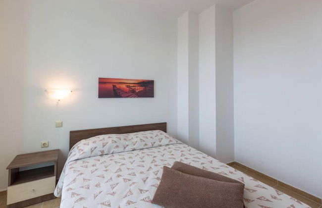 1-bed Modern Sea View Apartment in Aparthotel - Photo 2