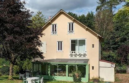 Maison des années 30 - Vic-Sur-Cère - 15 personnes - Photo 1