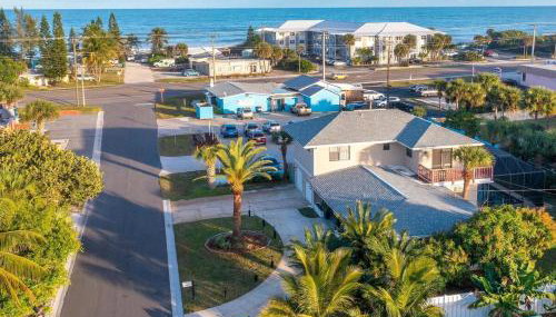 SAND CASTLE-Fun For Big Groups-Walk to Beach, Heated Pool, Lanai - Foto 2