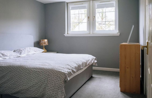 Snug & Serene 2BD Flat - Roseburn - Photo 3