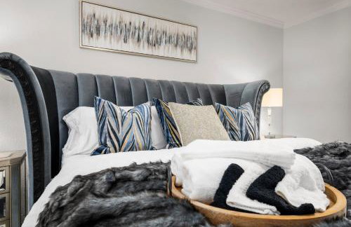 Upscale 4BR Cypress Home w Pool, Hot Tub, Theater, Sleeps 20 - Foto 25