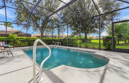 Relax, Play & Unwind in Paradise! Poolside Fun & Resort Vibes - Villa Sail Away - Foto 39