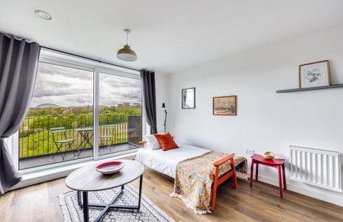 Penthouse Apartment - City Centre - Secure Parking, Balcony, Self-Check-In, Fast Wifi and Smart TV with Netflix by Yoko Property - Photo 11