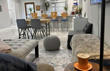 Newly Renovated Villa with Hot Tub - Foto 7