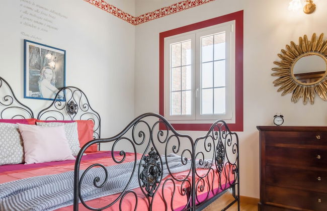 JOIVY Superb Villa For 7 W/Backyard And Bbq Area In Vaccarezza - Foto 7