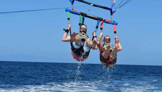 Volo in parasailing di 10 minuti sulla baia di St. George con foto e video inclusi - Foto 4