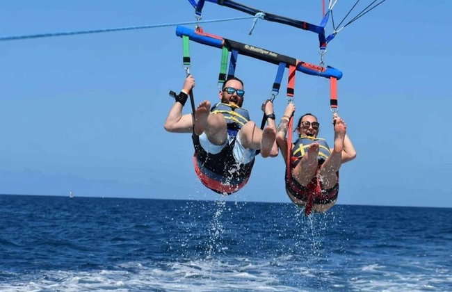 Volo in parasailing di 10 minuti sulla baia di St. George con foto e video inclusi - Foto 4