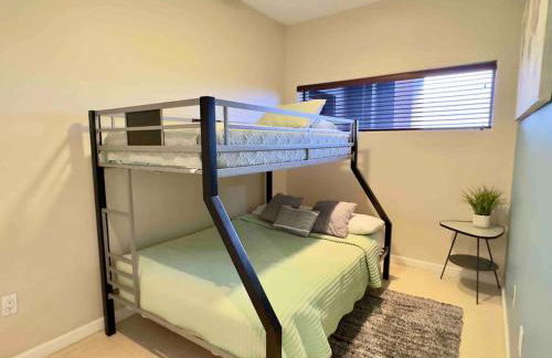 Luxury Condo with Pool and Jacuzzi - Photo 8