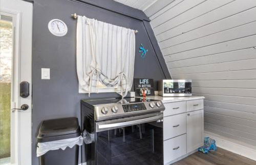 Pet Friendly A Frame w/ Private Dock & Great Lake Views - Foto 16