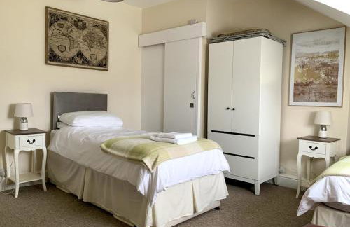 Large 2 bedroom town centre flat with free parking - Foto 9