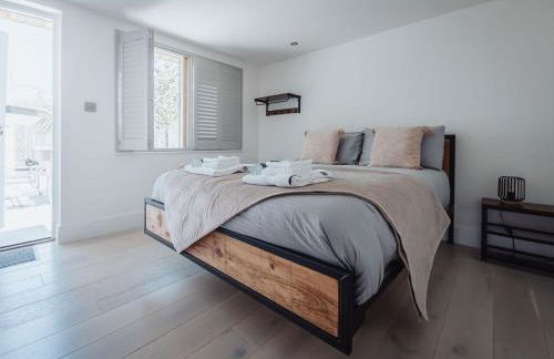 Coastal Courtyard with Hot Tub, Greatstone - Foto 26