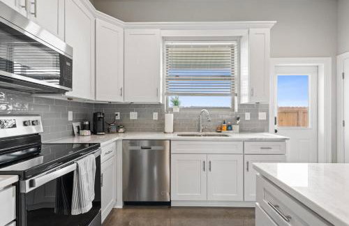 NEW Youngsville Escape KING Beds Cajun Luxury WiFi - Foto 14