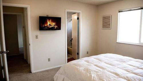 PET FRIENDLY: COZY GETAWAY, CENTRALLY LOCATED - Photo 3
