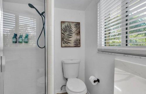 Tropical Oasis, 5 Mins to Beach - Foto 32