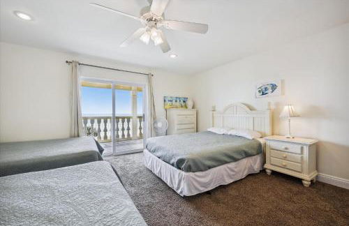 Just Beachy - 5 Bedroom Beach Front Home! Sleeps 20 Home by RedAwning - Foto 71