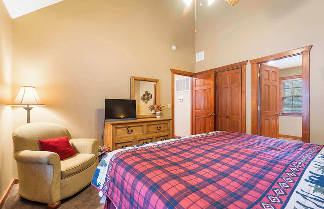 Creekside - 2 BDR Resort Cabin in Epic Location! - Photo 1