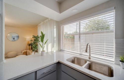 Stunning 4BR 2BA Hot Tub Cozy Holiday Home in Plano - Foto 11