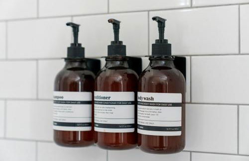 Cozy escape with Hot Tub, ideal for family & friends - Photo 53