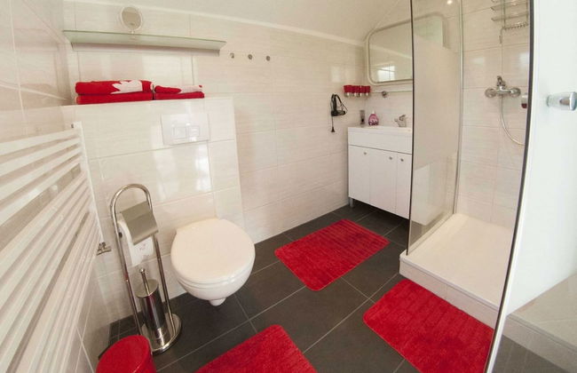 Holiday Home with Garden & Terrace near Rennsteig in Thuringian Forest - Foto 9