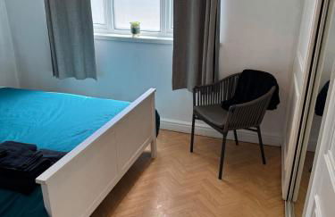 Newly decorated lovely three bedroom flat - Photo 12