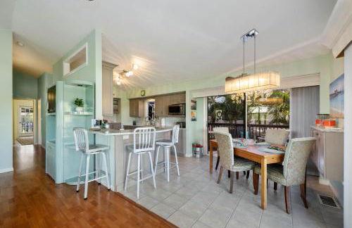 Gulf Access Waterfront Oasis with Heated Pool! Near Beach & Mercato! - Foto 43