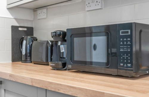 OPK STAYS - Stylish 2 bed Coventry train Station Apt, City Centre, Sleeps 4, FREE Parking, Free Netflix - Foto 26