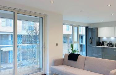 Luxury Corner Apartment by Cambridge Station with Free Allocated Underground Parking & Flexible Beds - Foto 16