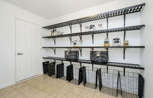 Spacious 4BR Home With Pool in Indianapolis - Foto 3