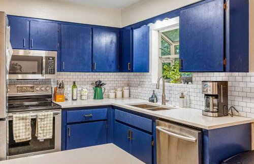 Hot Tub and Spacious Backyard Close to Lake! - Foto 28