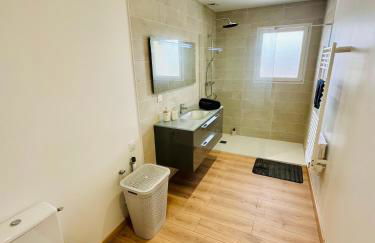 Le Cèdre Enchanté - Maison avec 2 chambres pour 6 personnes climatisée, avec terrasse et BBQ - Foto 14