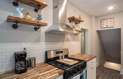 Palmer House Retreat - A Great Muskegon Getaway! - Photo 11