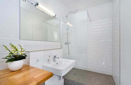 The Melchior, Luxury Industry Loft in Mitte, group & family friendly, 2 bath rooms, big dining table, ideal for 4 - 6 Guests - Foto 9