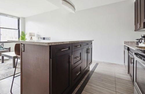 2BR Executive Downtown Apartment - Photo 22