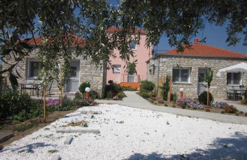Petra Houses - Photo 2