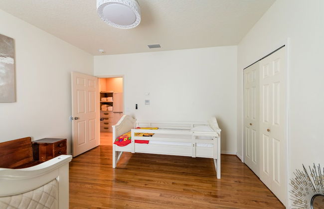 Chic Renovated Oasis: Disney & Universal Nearby 4 Bedroom Home by RedAwning - Foto 4