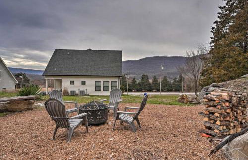 Scenic Mtn Retreat with Wooded Backyard and Fire Pit! - Foto 25