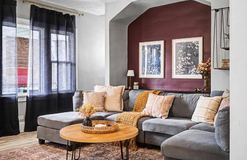 Newly Renovated and Designed Near Downtown - Foto 11