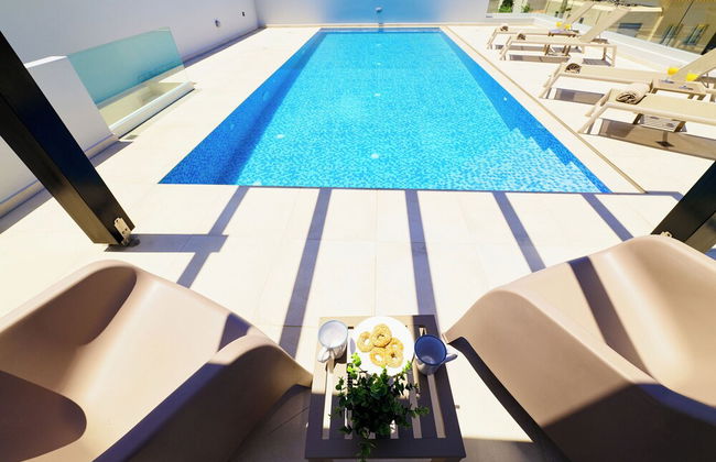 Beach Sand Villas - Beachfront Rooftop Pool - Photo 16
